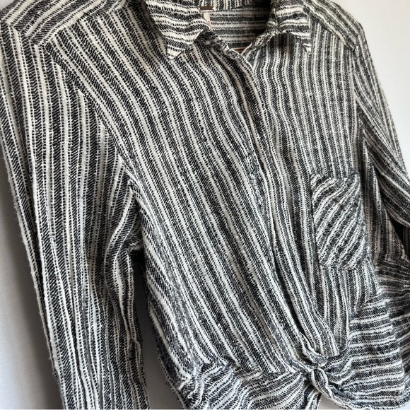 Free People Lust For Life Crop Top Sz S Twist Front Stripe Black White EUC - Picture 14 of 16